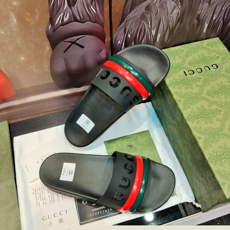 G*u*i slippers